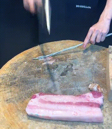 1748338318444179.gif